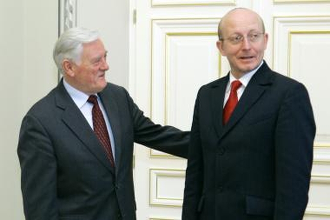 V.Adamkus kviečia žurnalistus ir Seimo vadovybę taikytis