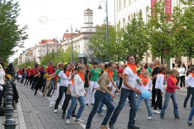 Gedimino prospekte - energinga linijinių šokių fiesta