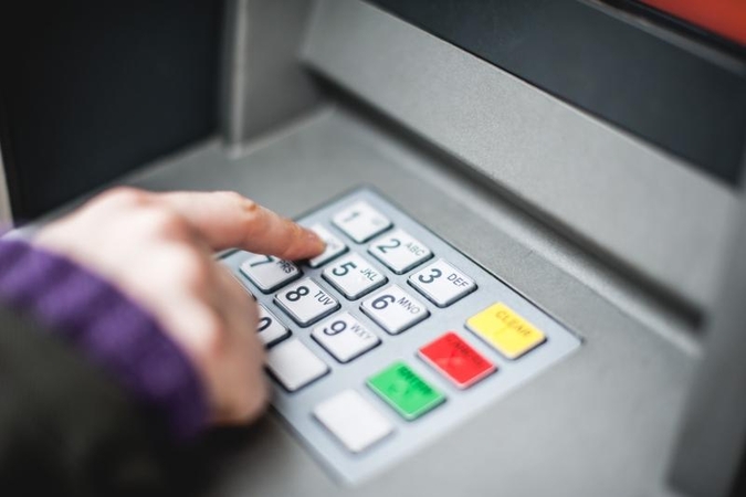 Ant kai kurių bankomatų - duomenis kopijuojanti įranga