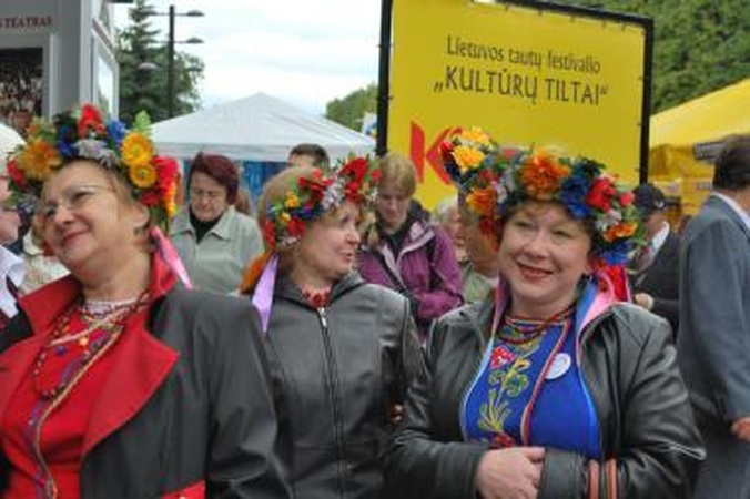 „Kultūrų tiltai 2009“ – pažintis su kitomis tautomis