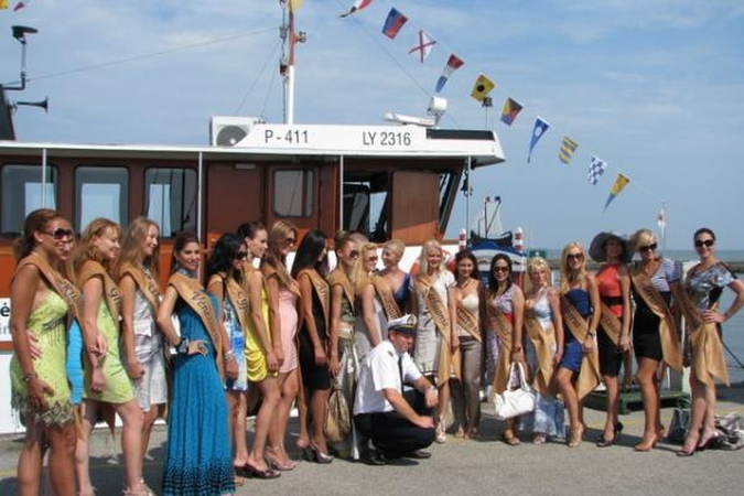 Nidoje lankėsi „Misis Visata 2010“ dalyvės