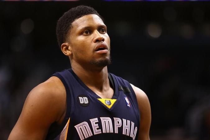 Rudy Gay'us keliauja į „Raptors“, J.Calderonas keliasi į Detroitą
