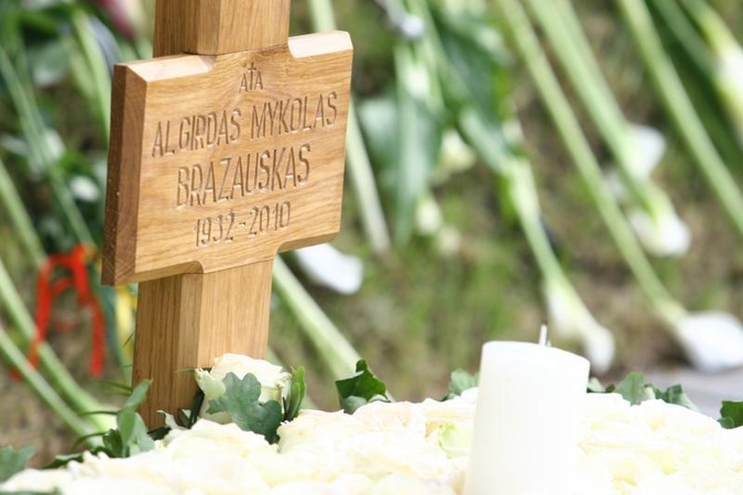 A.M.Brazausko kapavietę žadama sutvarkyti iki jo mirties metinių