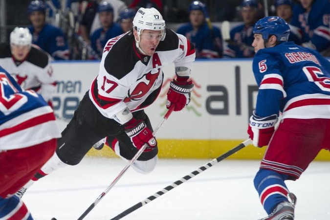 „Devils“ pratęsė pergalių seriją NHL pirmenybėse