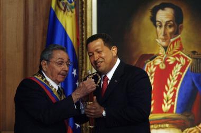 R.Castro seka brolio pėdomis