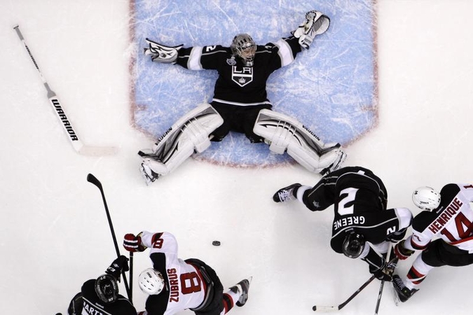 „Blackhawks“ klubas pratęsė pergalių seriją NHL čempionate 