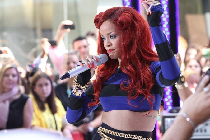 Rihannai tenka teisintis dėl smurtinio vaizdo klipo