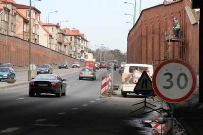 H.Manto gatvėje baigia remontuoti atitvarą