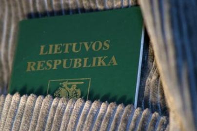 Patarėja: pilietybė iki 2003 metų buvo ne suteikiama, o dalinama