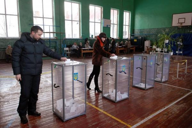 Lenkijoje prasidėjo balsavimas dėl tragiškai žuvusio prezidento įpėdinio