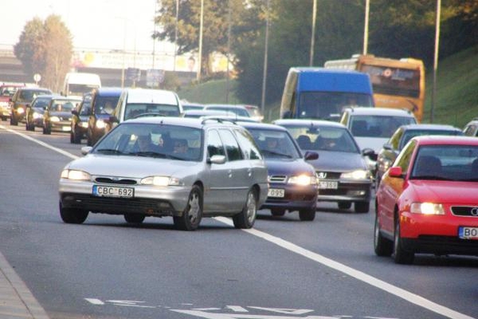 Greičio matuoklių aklumas skatina sostinės vairuotojų chuliganizmą 