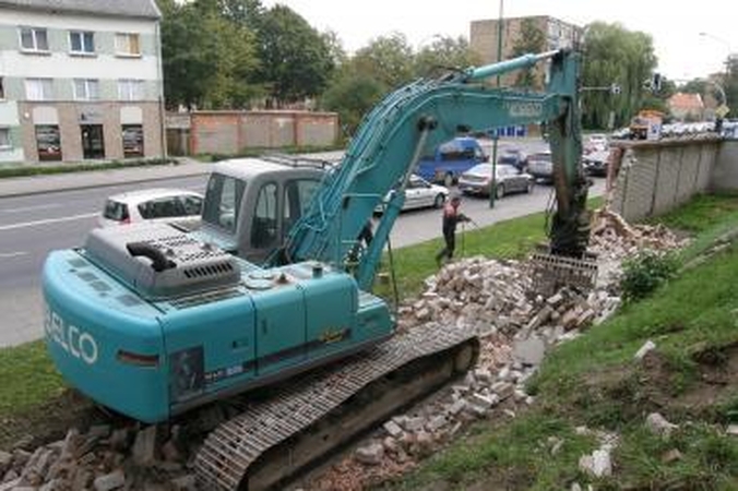 Tęsiamas klaipėdietiškos Berlyno sienos griovimas