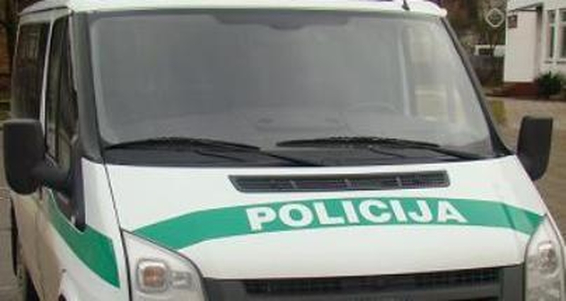 Sostinėje į avariją pateko policijos pareigūnės vairuojamas automobilis