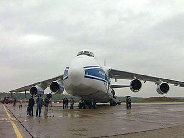 Rusijos tyrėjai nagrinėja dvi orlaivio Tu-154 gaisro Surguto oro uoste versijas