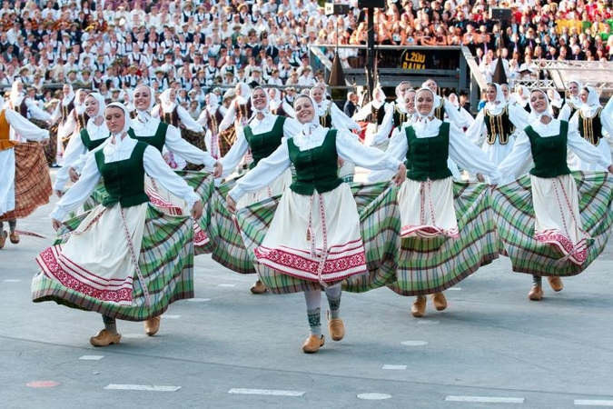 Išeivijos lietuviai B.Obamą pakvietė į tautinių šokių šventę
