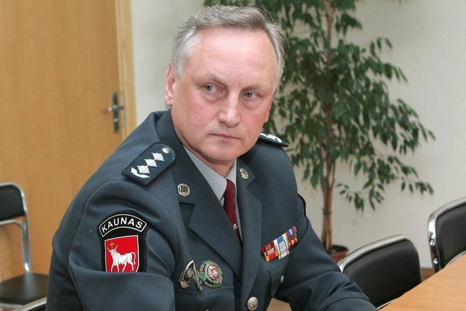 Komisarą apstumdžiusi žurnalistė užsitraukė etikos sargų nemalonę