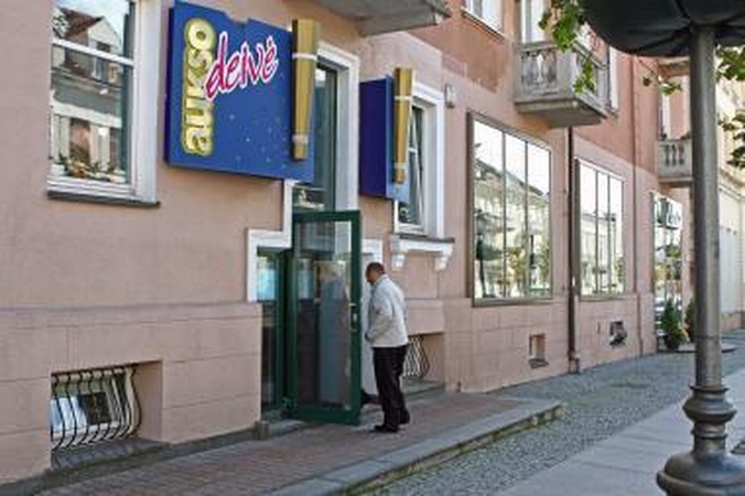 Klaipėdos senamiestyje apvogta juvelyrinių dirbinių parduotuvė