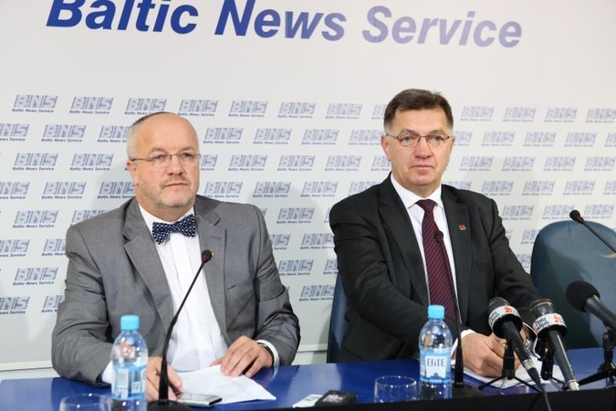 Premjeras ir krašto apsaugos ministras pagerbė E. Markšaičio atminimą