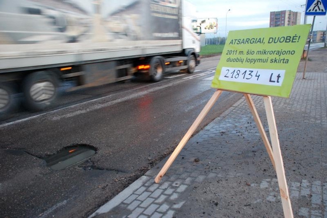 Kauniečiai stebisi: kodėl netaisomas gatvių remonto brokas?
