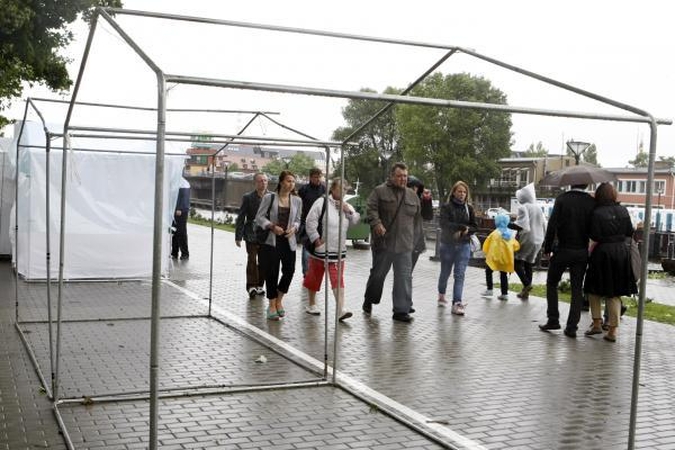 Bjaurus oras išvaikė prekybininkus