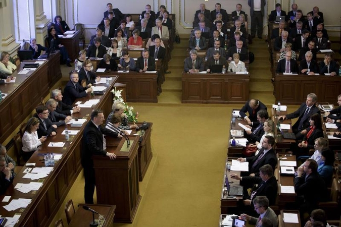 Čekijos vyriausybė kilus kyšininkavimo skandalui gali žlugti