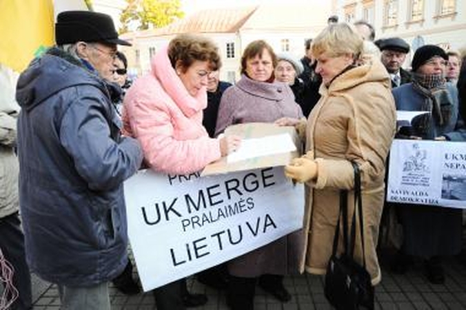 Prie prezidentūros vyko protestas dėl padėties Ukmergės šilumos ūkyje