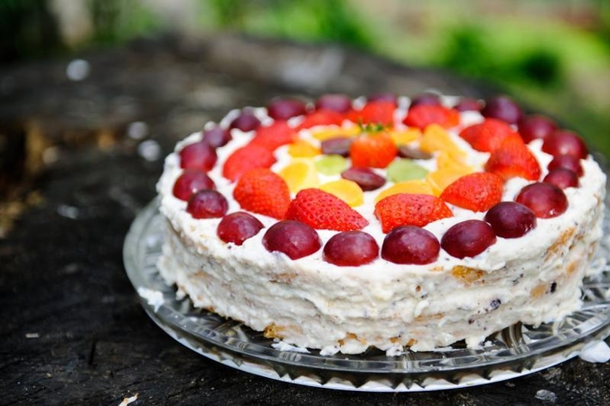 Vasariškas varškės ir vaisių tortas      (originalus receptas) 