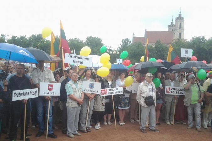 Pusė tūkstančio „darbiečių“ protestavo Lukiškių aikštėje