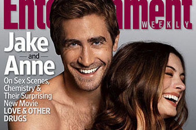 A.Hathaway ir J.Gyllenhaalas apsinuogino žurnalo viršeliui 