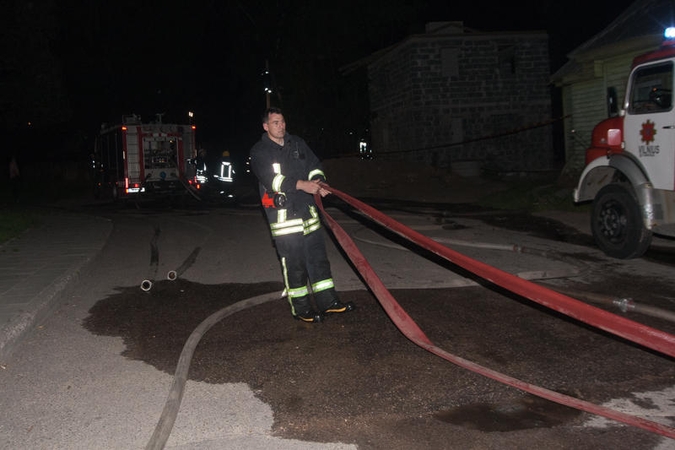 Šeštadienį Vilniuje degė negyvenamas namas