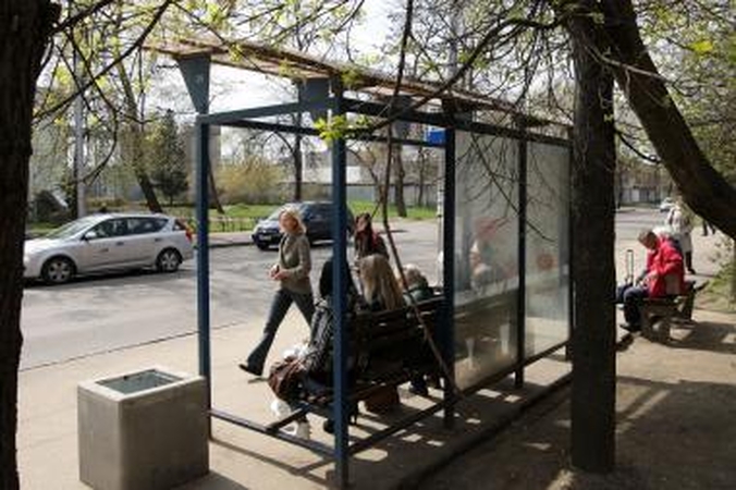 „JCDecaux Lietuva" siūlosi prižiūrėti visas stotelių keleivių stogines 