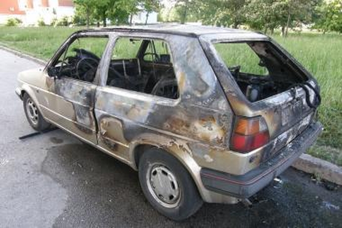 Klaipėdoje degė trys automobiliai (papildyta)