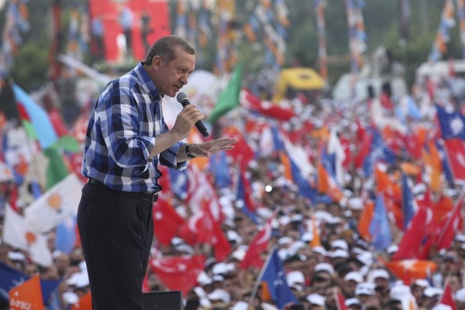 Turkijos premjeras teigia turintis „pareigą“ numalšinti protestus