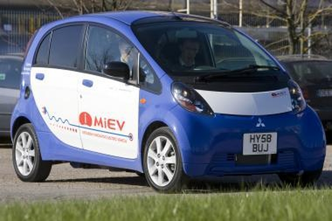 Elektromobiliai krausis be laidų