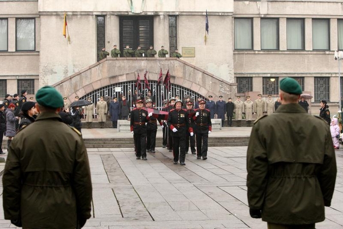 Nežinomo kareivio kapą nuklojo glėbiai gėlių