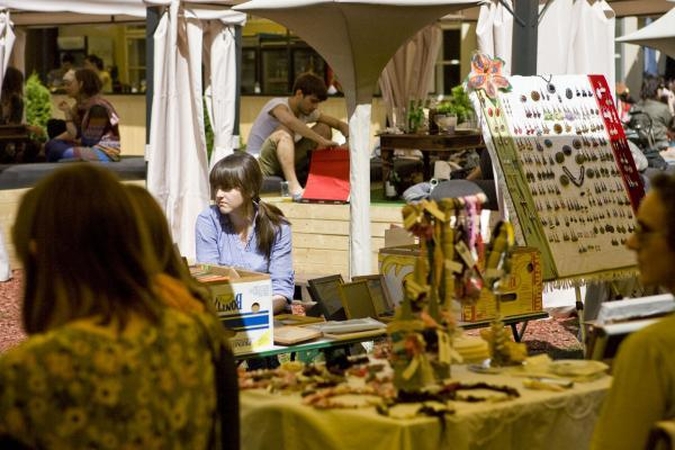 Blusų turgus įsikurs po Pranciškonų vienuolyno skliautais