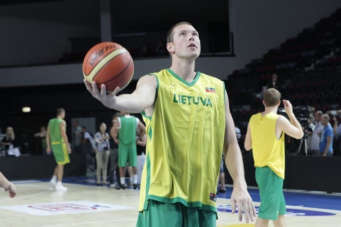Darius Songaila teigia, kad skausmų beveik nebeliko