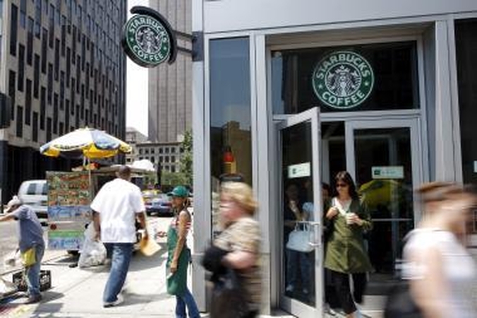 "Starbucks" ketvirčio pelnas padidėjo beveik du kartus 