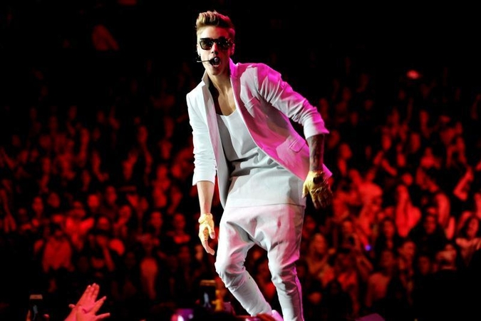 J. Bieberis susitikinėja su ištekėjusia moterimi