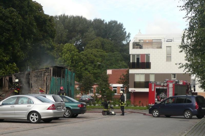 Klaipėdos centre liepsnojo Kultūros ministerijai priklausantis garažas