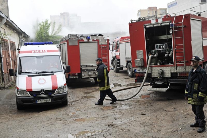 „Girstučio“ komplekse Kaune kilo gaisras, rasti dviejų žmonių lavonai