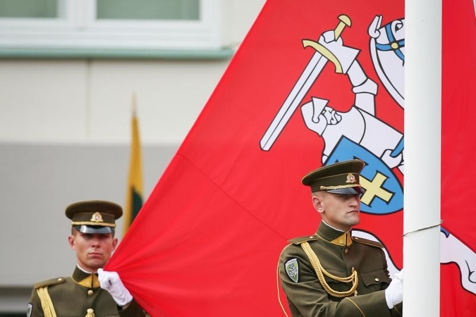 Vyriausybė pritaria platesniam istorinės vėliavos su Vyčiu naudojimui