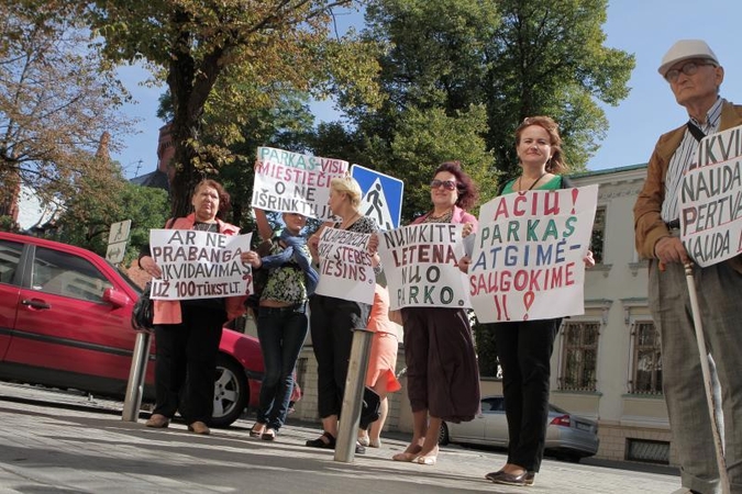 Dėl Klaipėdos poilsio parko – piketas prie savivaldybės