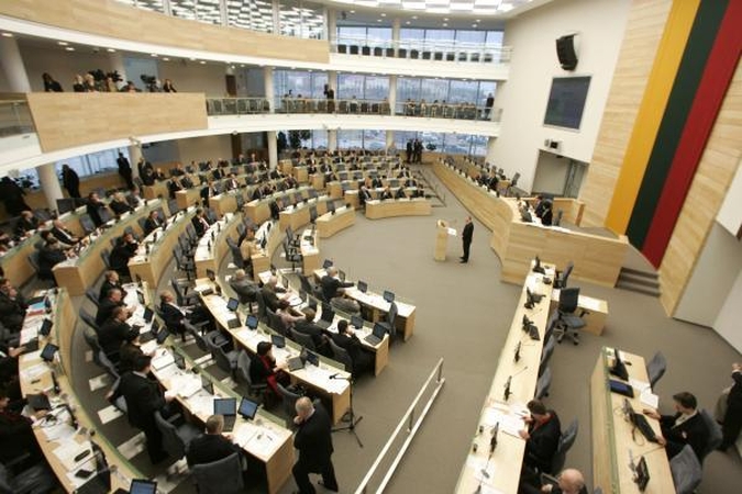 141 Seimo nariui talkina per 600 visuomeninių padėjėjų 