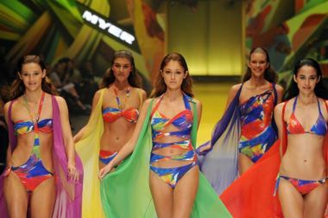 Naujas bikinis leidžia visam kūnui įdegti tolygiai