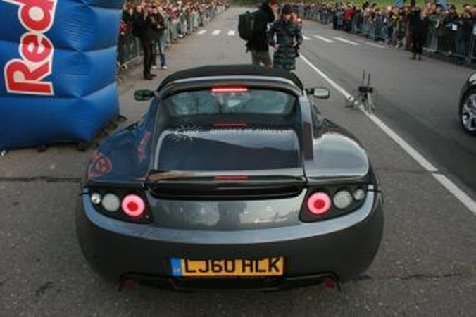 Neaplenkiamas „Tesla Roadster“