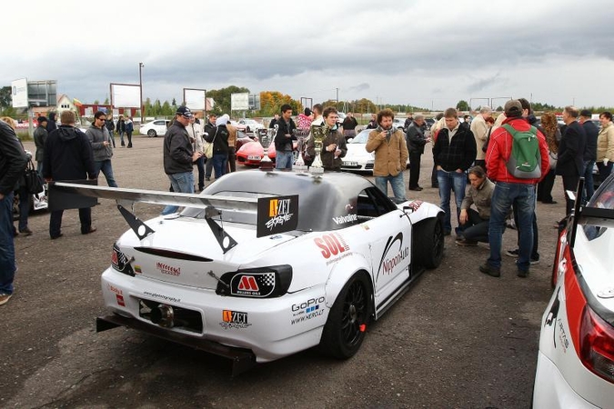 Autosporto mėgėjų šventę  Kačerginėje apniaukė lietus 