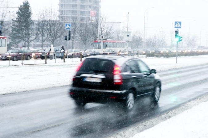 Lietuvos keliuose naktį formuosis plikledis