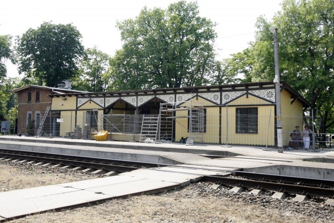 Atsinaujino  Girulių geležinkelio stotis  
