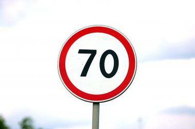 54 km/h viršijęs greitį vokietis policijai siūlė kyšį